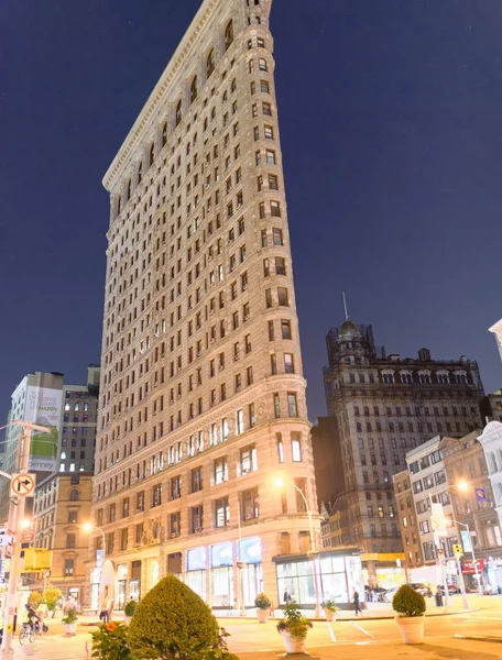 New York City Haziran 2013 Flatiron Binası Gece Sokakta Büyük — Stok fotoğraf