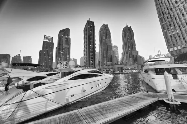 Gyönyörű Kilátás Nyílik Dubai Marina Városára Hajók Éjjel — Stock Fotó