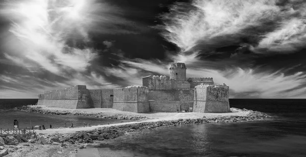 Πανοραμική Θέα Της Αραγονίας Φρούριο Κατά Σούρουπο Καλαβρία Ιταλία — Φωτογραφία Αρχείου