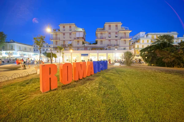 Lido Ostia Italy July 2017 Wisatawan Sepanjang Alun Alun Kota — Stok Foto