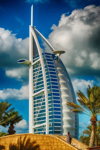 ドバイ アラブ首長国連邦 2016 ブルジュ アラブ青空 世界で最も高価なホテルの一つです — ストック写真