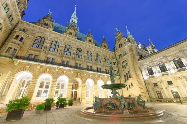 Hamburg Yeni Belediye Binası Avlusunda Gece Almanya — Stok fotoğraf