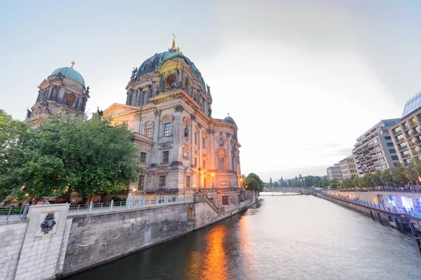 Vista Pôr Sol Berliner Dom Catedral Cidade Verão — Fotografia de Stock