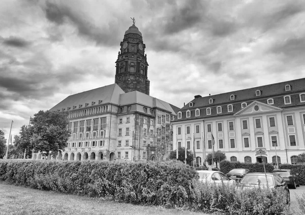 Vista Rua Edifícios Jardins Dresden Dia Nublado Alemanha — Fotografia de Stock