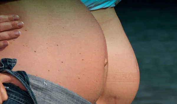 Tydzień Kobiety Ciąży Relaksujące Się Nad Morzem Włochy — Zdjęcie stockowe