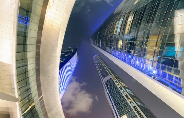 Widok Ulicy Corniche Road Budynków Nocy Abu Dhabi — Zdjęcie stockowe