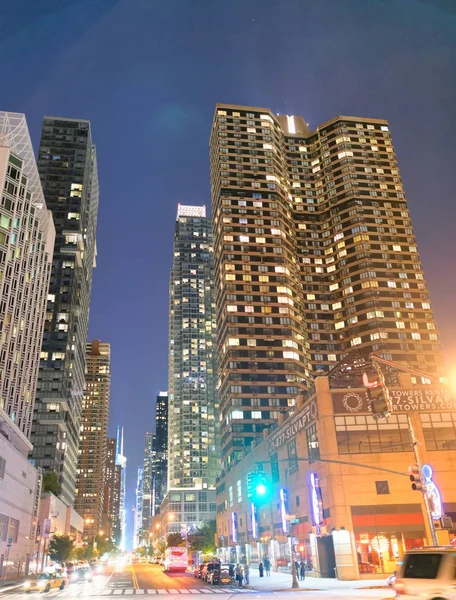 New York City Juni 2013 Verkeer Midtown Manhattan Bij Nacht — Stockfoto