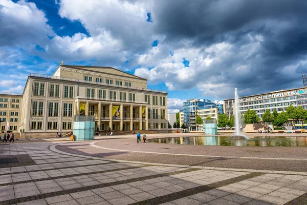 Lipsko Německo Července 2016 Turisté Navštěvují Augustusplatz Lipsko Přitahuje Miliony — Stock fotografie