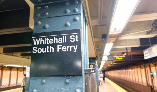 ニューヨーク シティ 2013 ホワイト ホール 地下鉄駅の南フェリーします 都市に営業局 400 — ストック写真