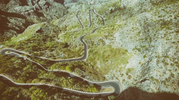 Windige Bergstraße Luftaufnahme — Stockfoto