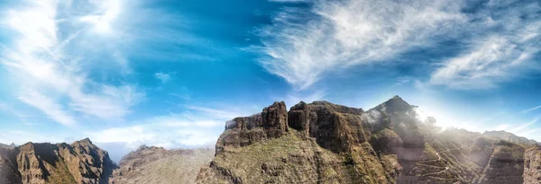 Güzel Dağ Zincirinin Panoramik Seunset Havadan Görünümü — Stok fotoğraf