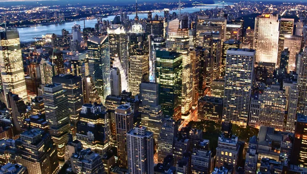 从帝国大厦到纽约市的夜市 — 图库照片