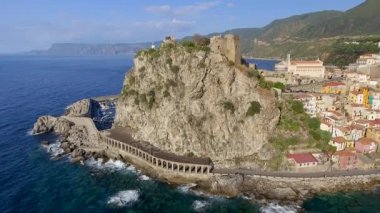 Calabria, İtalya, video Scilla şeridinin havadan görünümü