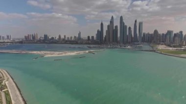 Dubai Marina gökdelenlerinin hava görüntüsü, BAE, Video