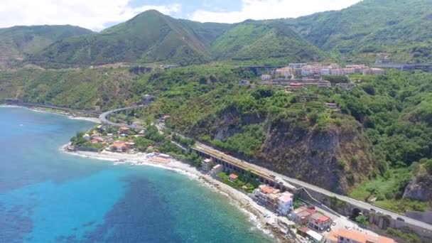 イタリア カラブリア州のビデオにはシラーの海岸線の空中写真 — ストック動画