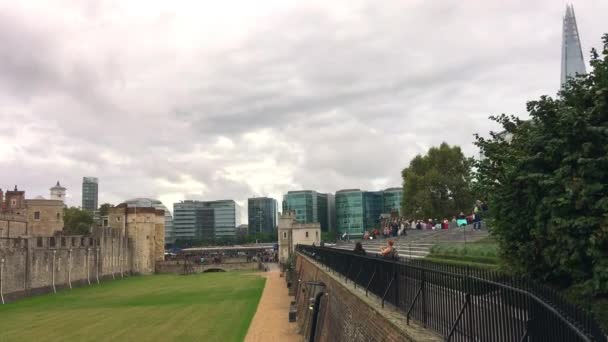 Panoramisch Zicht Van Tower London Een Bewolkte Dag Verenigd Koninkrijk — Stockvideo