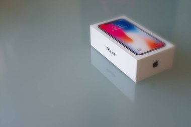 Pisa - 17 Ocak 2018: iphone X unboxing önce. Bu yeni model Apple olduğunu.