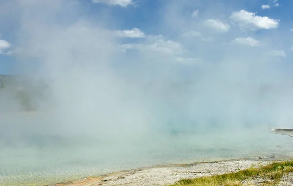 Smoky Geyser Parque Nacional Yellowstone — Fotografia de Stock