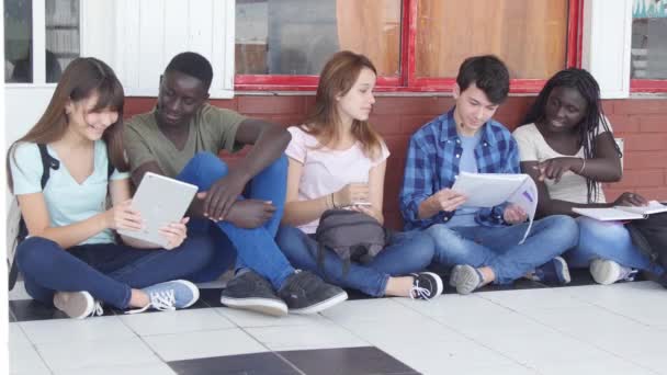 Multiracial Teenagers Sitting Floor School Hallway — Stock Video