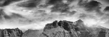 Vulcanic Adası senaryoda dağ.