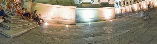 Tourists Italian Town Night — Stock Photo, Image