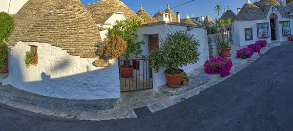 Αλμπερομπέλο Σπίτια Και Διάσημο Trulli Καλοκαίρι Απουλίας Ιταλία — Φωτογραφία Αρχείου