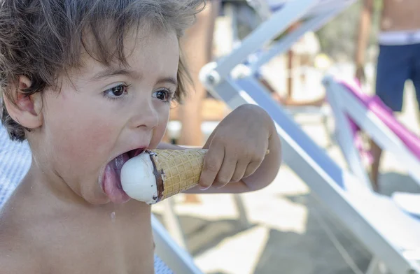 Baby Girl Trying Eat Ice Cream Beach — Stock Photo, Image