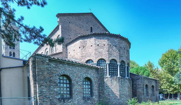 Vedere exterioară a Sant Apollinare Nuovo în Ravenna — Fotografie, imagine de stoc