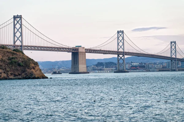 Bay bridge při západu slunce, San Francisco — Stock fotografie