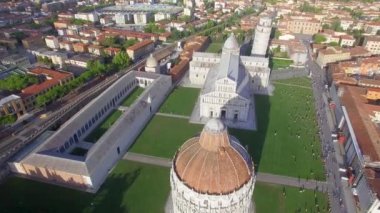 Ek yükü hava panoramik mucizeler meydanında Pisa, İtalya. Video