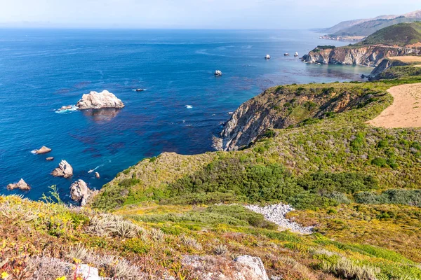 El Big Sur, California. Increíble vista de la costa en temporada de verano — Foto de Stock