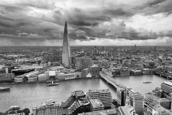 Londons Silhuett Längs Themsen Flygfoto — Stockfoto