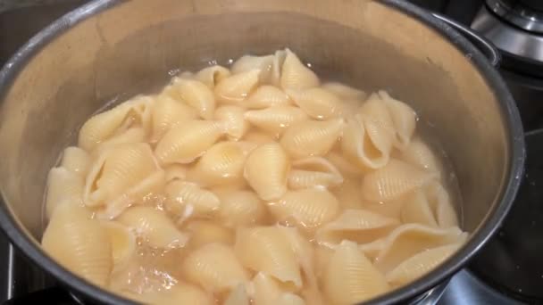 Chutné Italské Těstoviny Vaření Pánvi — Stock video