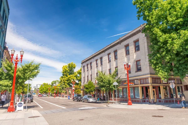Portland Oregon August 2017 Turister Langs Chinatown Street Portland Tiltrekker – stockfoto
