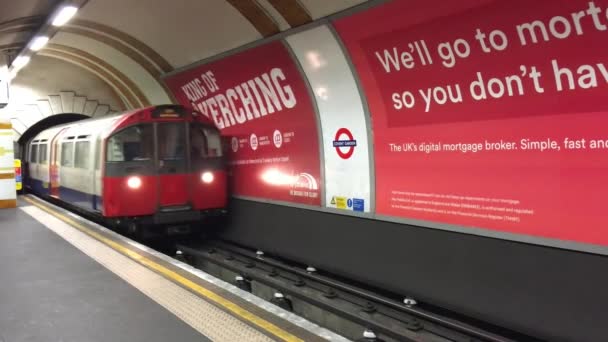 Tog Som Flyttes Byens Undergrunnsbane London Storbritannia – stockvideo