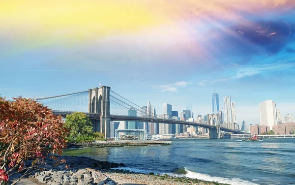 Brooklyn Bridge Park Brooklyn Köprüsü'nün görünümünden sonbaharda, yeni Yo — Stok fotoğraf