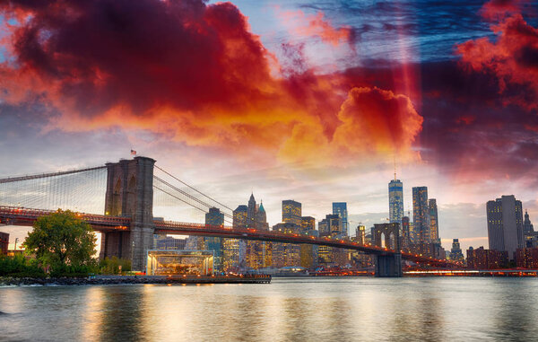 Manhattan skyline and Brooklyn Bridge view from Brooklyn Bridge Park at sunset, New York City.