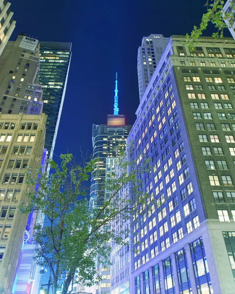 New Yorks Natt Skyline Från Gatunivå — Stockfoto