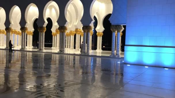 Belo Interior Mesquita Abu Dhabi Emirados Árabes Unidos — Vídeo de Stock