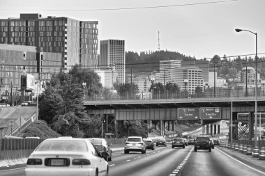Portland, Oregon - 21 Ağustos 2017: Şehir trafik havaalanına. Portland her yıl 5 milyon kişi çekiyor.