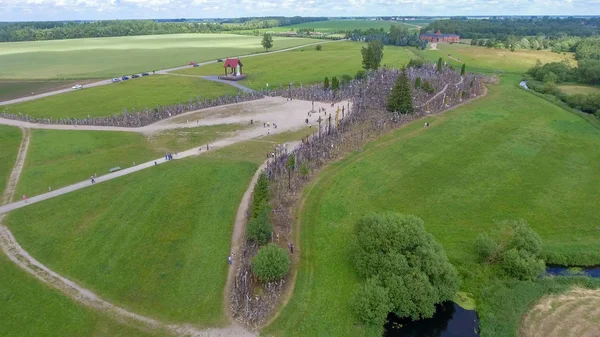 Hill of Crosses, Lituania. Hermosa vista aérea en los mares de verano — Foto de Stock