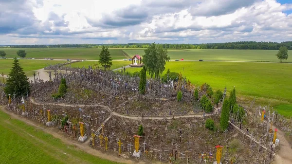 Kruisheuvel, Litouwen. Mooie luchtfoto in zomer zeeën — Stockfoto