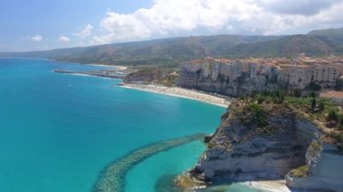 Tropea Coast, Calabria, İtalya muhteşem doğası. Video