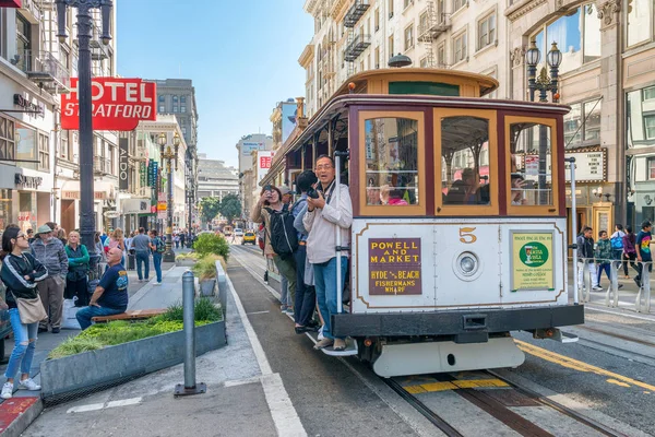 San Francisco Ağustos 2017 Cable Car Şehir Sokaklar Boyunca San — Stok fotoğraf