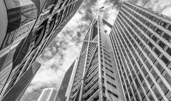 Sydney Belos Edifícios Vista Para Céu Partir Rua — Fotografia de Stock