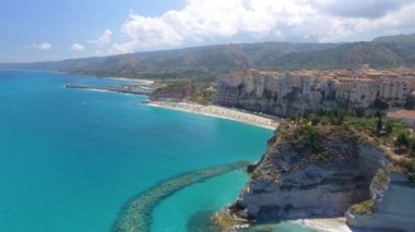 Tropea Coast, Calabria, İtalya muhteşem doğası. Video