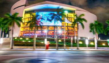 Miami - 27 Şubat 2016: American Airlines Arena'da gece. Miami Heat ev olduğunu.