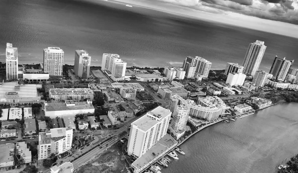Helikopter Nézd Miami Beach Alkonyatkor Florida Amerikai Egyesült Államok — Stock Fotó