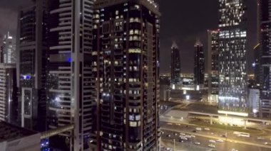 Gökdelenlerin Dubai Downtown gece, BAE, Video havadan görünümü