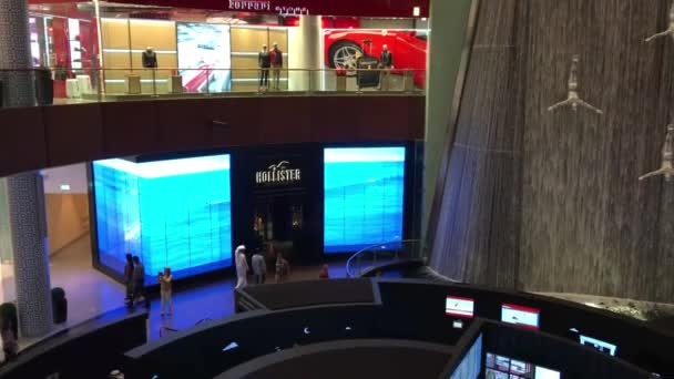 Vízesés Dubai Mall Dubai Bevásárlóközpont Legnagyobb Bevásárlóközpont Világon Teljes Terület — Stock videók